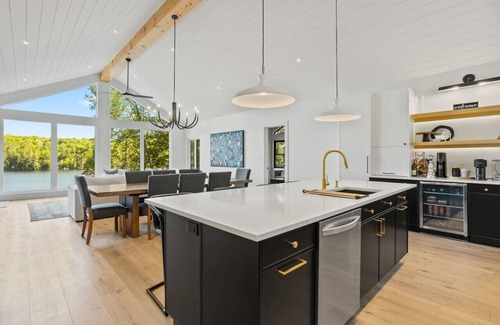 Dysart et al House | Luxury Lakefront Getaway w/Kayaks & EV Charger