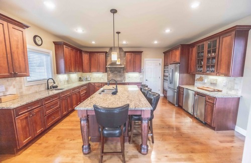 Bronston House | Luxury Lakefront, Hot Tub, Firepit, 5bdrm, Game Room & Boat Rental-Sleeps16
