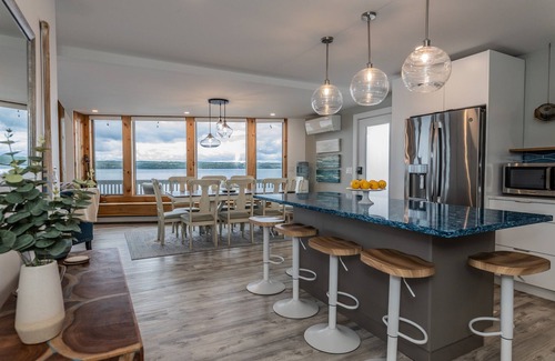 Town of Ledyard House | Luxury Lakefront Retreat | Huge Dock!