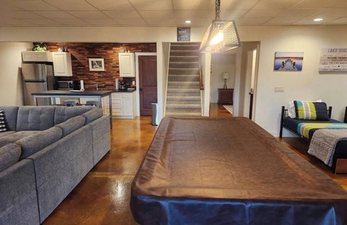 Niles House | Luxury Lakeside Oasis ND Nearbynn