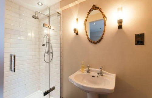 Bailliesmill House | Luxury Large Group Accommodation with Hot Tub