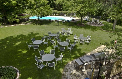 Lake Villa House | Luxury Large Lakefront Estate ~ 9 hole Pitch/Putt course ~ Tennis Court ~ Pool