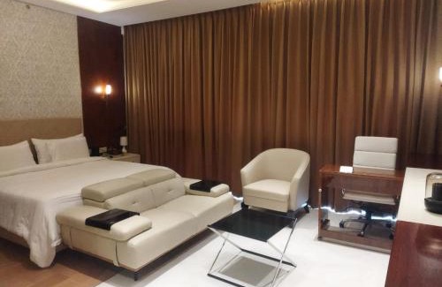 Bengaluru Apartment | Luxury Leela Residence Studio, near Bangalore airport, manyatta tech park attached to Leela Hotel