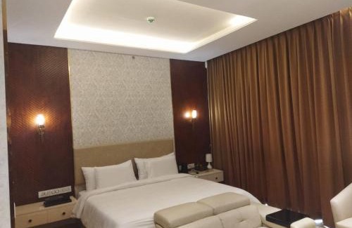 Bengaluru Apartment | Luxury Leela Residence Studio, near Bangalore airport, manyatta tech park attached to Leela Hotel