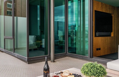 St Kilda Apartment | LUXURY LIVING - ICONIC ST KILDA BEACH LOCATION * ONE MONTH SHORT STAYS *n