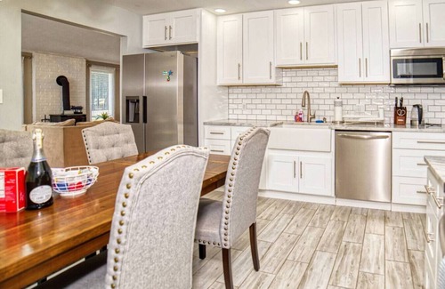Tunkhannock Township House | Luxury Lodge for Family Getaway