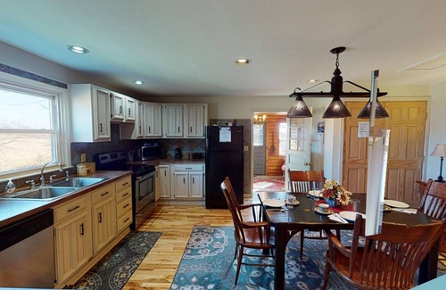 Nelsonville Cabin | Luxury Lodge Hocking Hills with Hot Tub overlooking pond and breath taking views