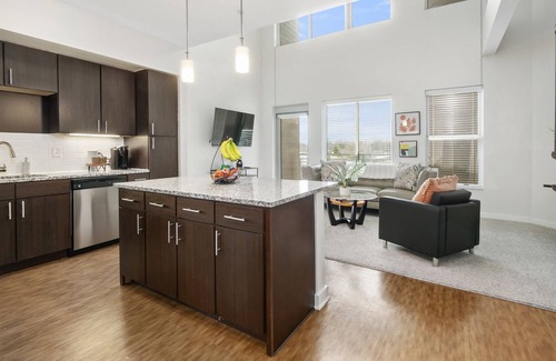 Grandview Heights Apartment | Luxury Lofted 1 Bed Unit with Hot Tub and Pool