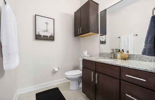 Grandview Heights Apartment | Luxury Lofted 1 Bed Unit with Hot Tub and Pool
