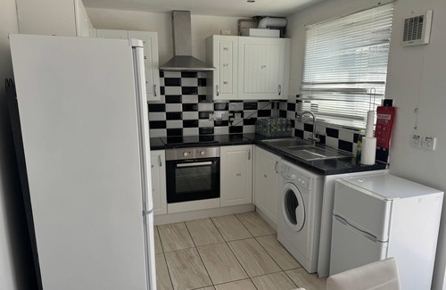 Thamesmead Apartment | Luxury London Apartment With 3 Bedrooms