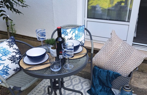 Royal Docks Apartment | Luxury London Riverside Apartment within 3 minute walk of DLR transport network