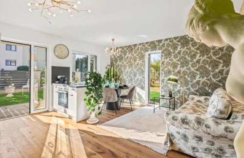 Schwarzlackenau Apartment | Luxury Long-Term Apartment with Garden & Whirlpool