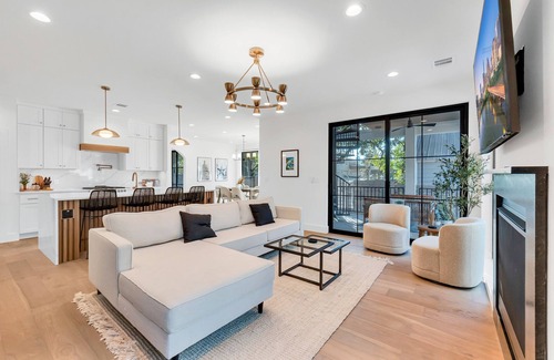 Foster Heights House | Luxury Mansion | Pool | Game Room | Sleeps 23