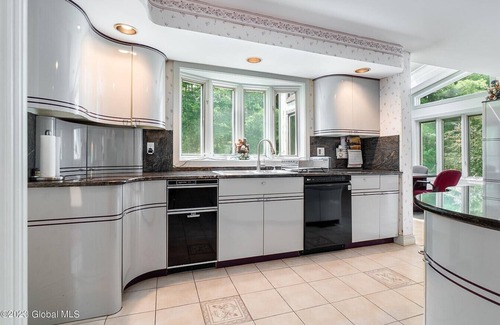 Niskayuna Villa | Luxury Mansion Rentals in Niskayuna, NY USA