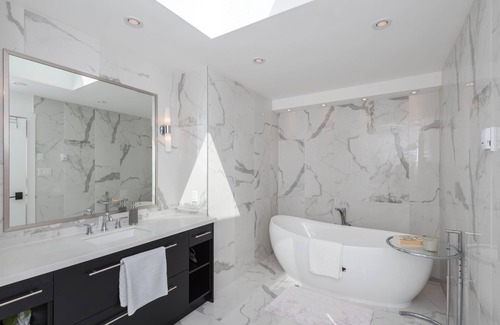 West Vancouver House | Luxury Mansion with Pool/Hot Tub-City & Ocean View