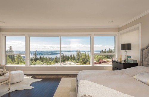 West Vancouver House | Luxury Mansion with Pool/Hot Tub-City & Ocean View