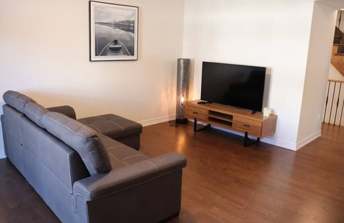 Markham House | "Luxury Markham home: mins to Toronto, plazas nearby