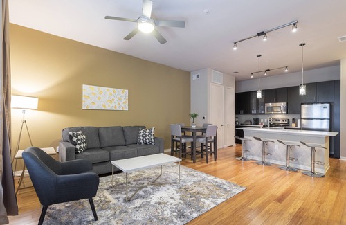 Texas Medical Center Condo | Luxury Med Center Fully Equipped King Sized Bed Condos