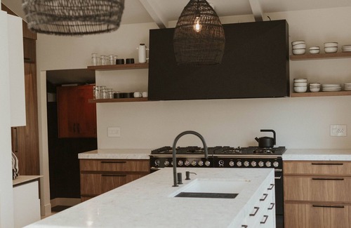 Bellingham Cabin | Luxury Mid-Century Scandinavian Home w/HOT TUB