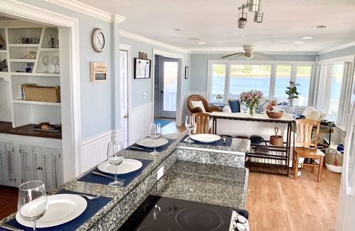 Minot House | Luxury Minot Oceanfront Dog Friendly Hot Tub 5BR Families & Groups
