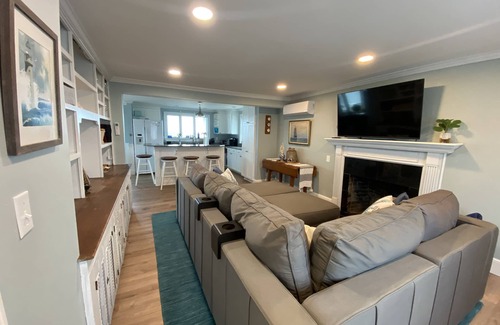 Minot House | Luxury Minot Oceanfront Dog Friendly Hot Tub 5BR Families & Groups