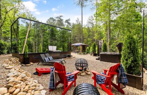 Caton House | Luxury Mirror Cabin-Private-Hot Tub-FirePit