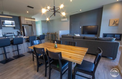 Saint-Jean-de-Matha Condo | Luxury mountain condo with golf and slide views