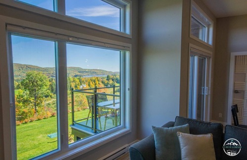 Saint-Jean-de-Matha Condo | Luxury mountain condo with golf and slide views