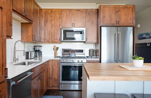 Rendezvous House | Luxury Mountain Cabin 17 I Private Hot Tub I Great Views I Best Price I Discounted Attractions
