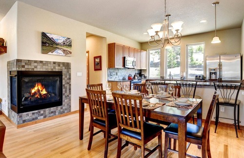 Rendezvous House | Luxury Mountain Chalet 68 I Great Views I Best Price I Discounted Attractions