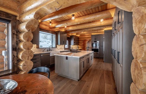 Leavenworth Cabin | Luxury Mountain Lodge. Unrivaled Views. Chef’s Kitchen. Family Play Spaces.