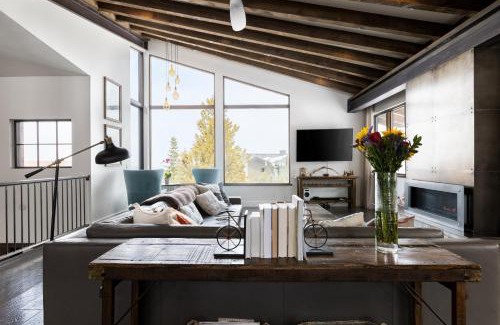 Park City House | Luxury Mountain Villa, Walk to Ski Lifts, Stunning 360 Degree Views!