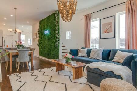 Hillsboro West End House | Luxury Nashville Retreat Near Vanderbilt