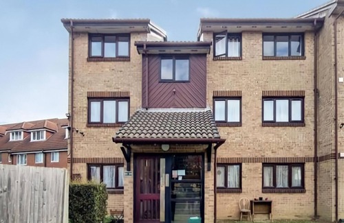 Woodside Apartment | Luxury new apartment in great loaction!