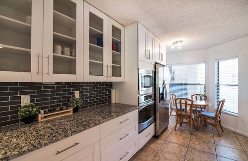 South Bradenton Apartment | Luxury new kitchen ground floor condo close to Img,Beach