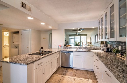 South Bradenton Apartment | Luxury new kitchen ground floor condo close to Img,Beach