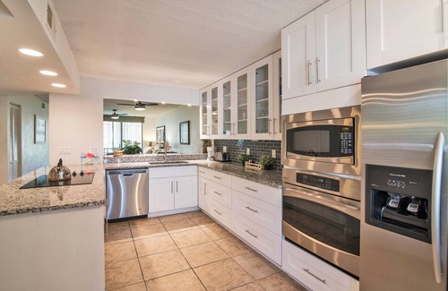South Bradenton Apartment | Luxury new kitchen ground floor condo close to Img,Beach