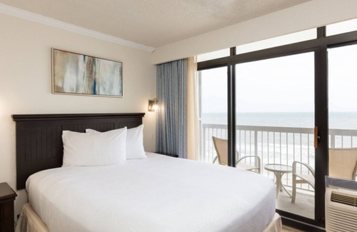 Myrtle Beach Resort | Luxury Ocean Escape: 2-Bedroom Apartment/Resort with Jacuzzi & Amenities