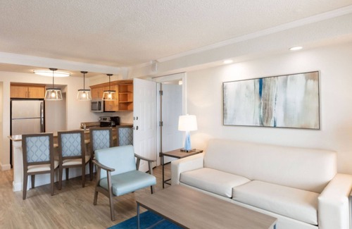 Myrtle Beach Resort | Luxury Ocean Escape: 2-Bedroom Apartment/Resort with Jacuzzi & Amenities