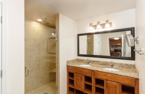 Myrtle Beach Resort | Luxury Ocean Escape: 2-Bedroom Apartment/Resort with Jacuzzi & Amenities