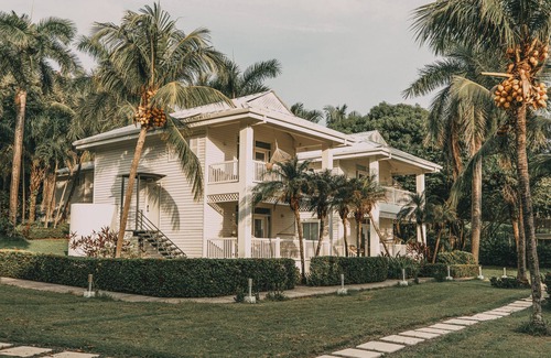Playa Azul Apartment | Luxury ocean front wellness retreat! Adventures, workshops, yoga, gourmet dining