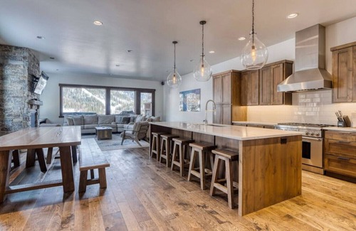 Whitefish House | Luxury on Whitefish Mountain! 9BD 5.5BA Sleeps 25!