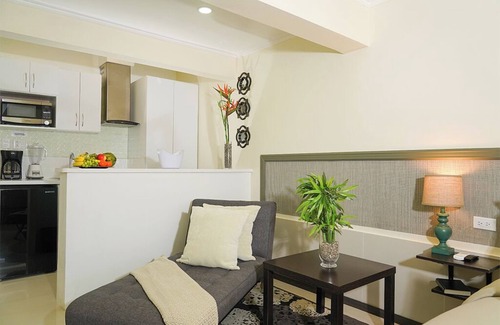 Noord Villa | Luxury Palm Beach Suite 5mins Away Walkable from the Beach & Marriott Hotel