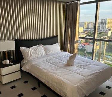 Tambo Apartment | Luxury Penthouse & High-Floor Hotel near City of Dreams, Casino, and Airport