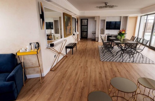 Sector 2 Apartment | Luxury Penthouse Lake View and terase In the City