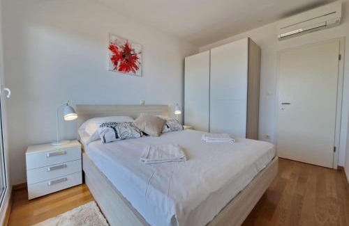 Mejasi Apartment | Luxury Penthouse "MANK" with private Parking