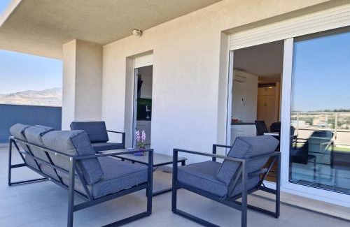 Mejasi Apartment | Luxury Penthouse "MANK" with private Parking