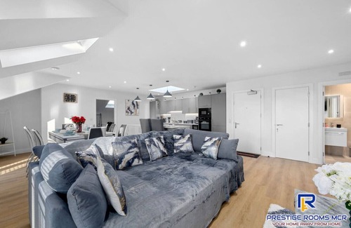 Wythenshawe Apartment | Luxury Penthouse Near Airport and Trafford Centre