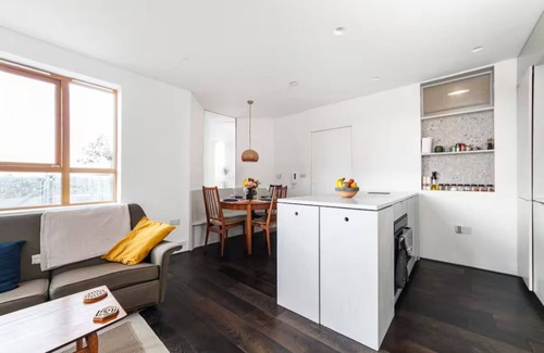 College Park and Old Oak Condo | Luxury Penthouse Near Notting Hill Gate | Stunning Sunset Views