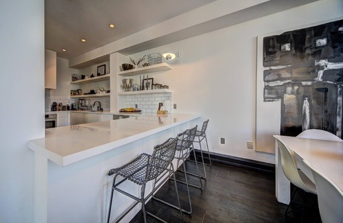 Toronto Entertainment District Apartment | Luxury PENTHOUSE w BREATHTAKING CN TOWER VIEWS